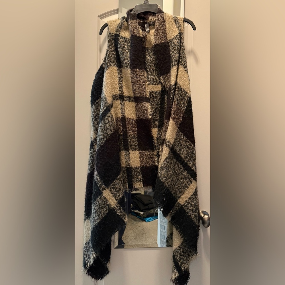 Lane Bryant Black and Cream Plaid Sleeveless Cardigan